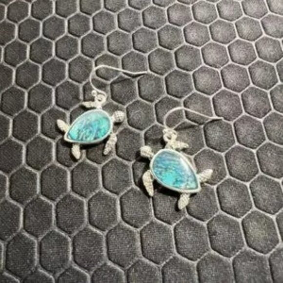 Turtle Earrings with Green Abalone Stones 18K White Gold PLated - Picture 1 of 1